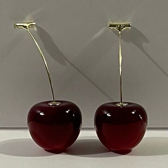 NEW Beautiful Bold Cherry Earrings - Picture 1 of 4